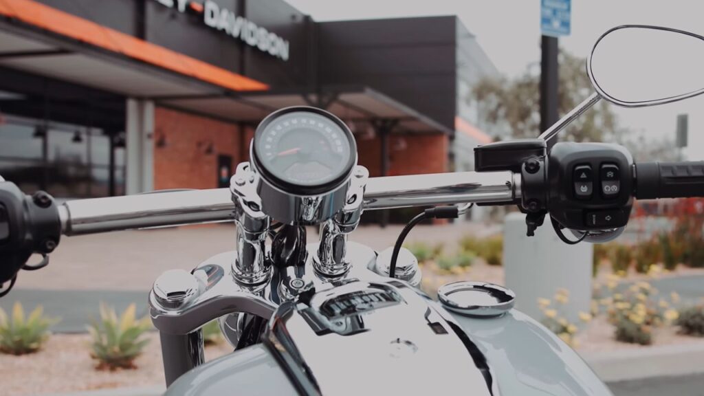 2025 Harley-Davidson Breakout Instrumentation